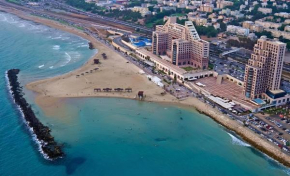 Almog Beach apt Hotel מלון דירות אלמוג ביץ'